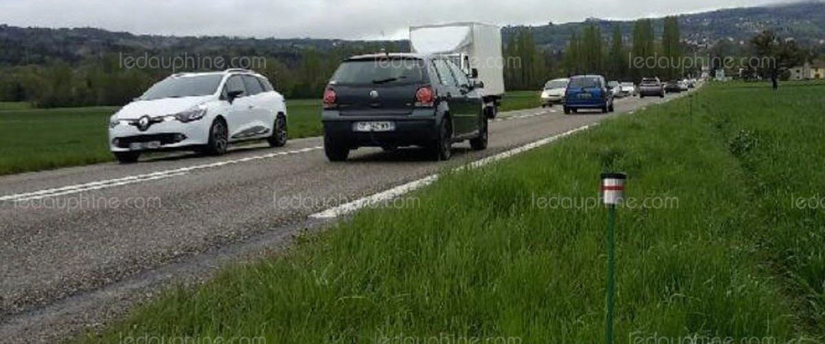 une-centaine-de-piquets-reflecteurs-a-ete-installee-en-bordure-de-route-pour-proteger-la-faune-sauvage-des-collisions-avec-les-automobiles-un-partenariat-engage-depuis-2008-qui-arrive-sur-le-pays-rochois-dans-le-cad